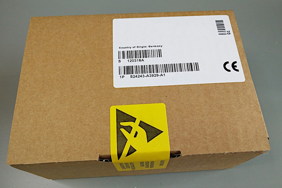 Bild - BTG Elektronik - Impressionen - Logistik - Verpackung mit ESD Warnetikett und produktspezifischem Aufkleber